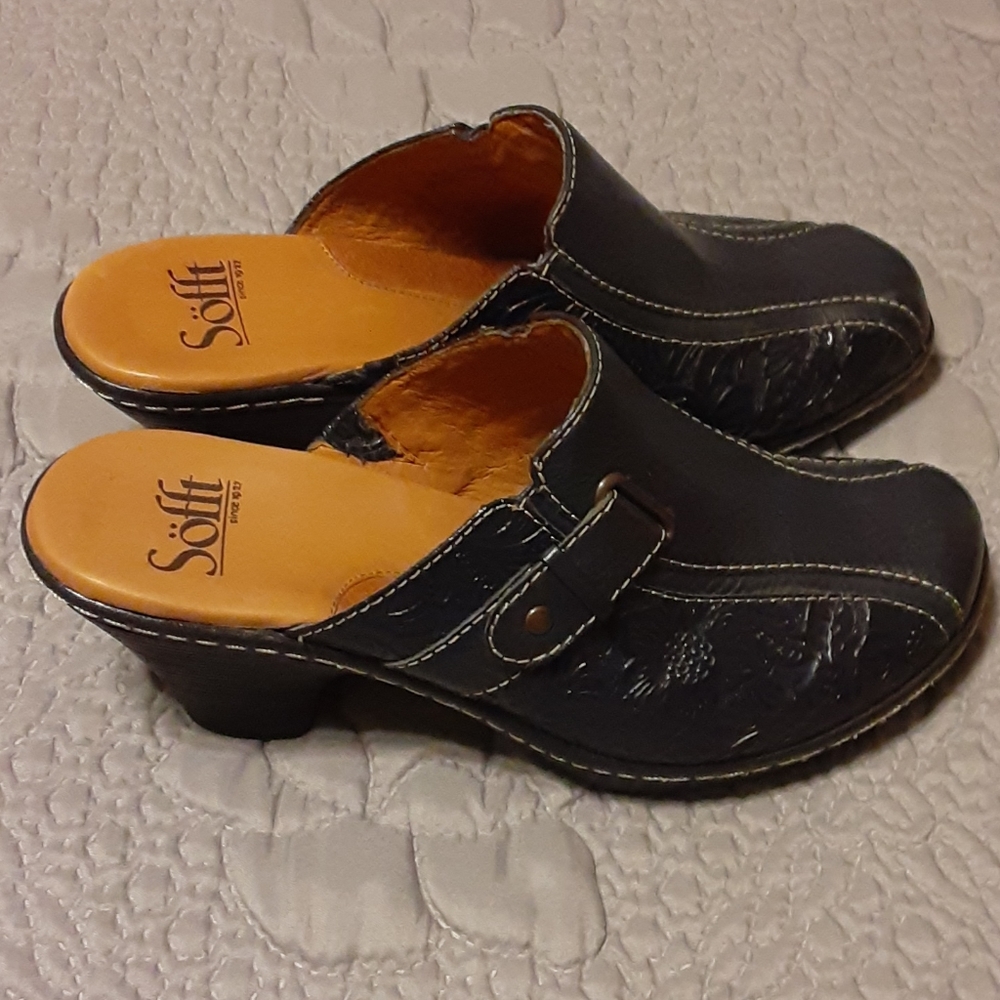 NWOT Soft Western Inspired Clogs